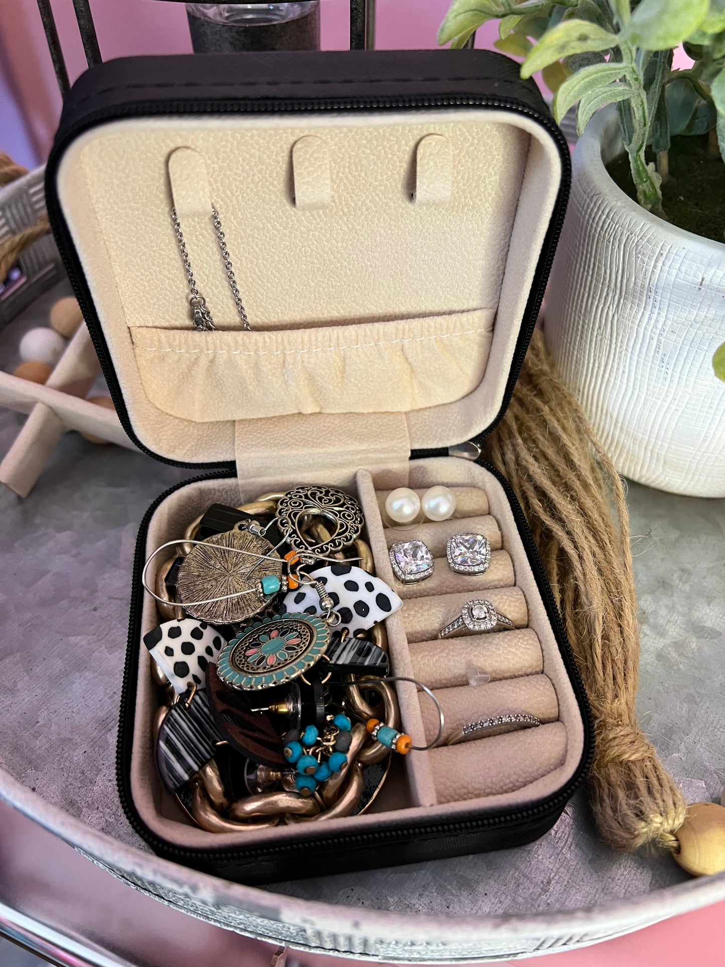 Travel jewelry box